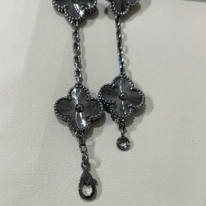 [BLAUE TRÄNEN]KLEEBLATT 5 MOTIV SCHWARZES ARMBAND 