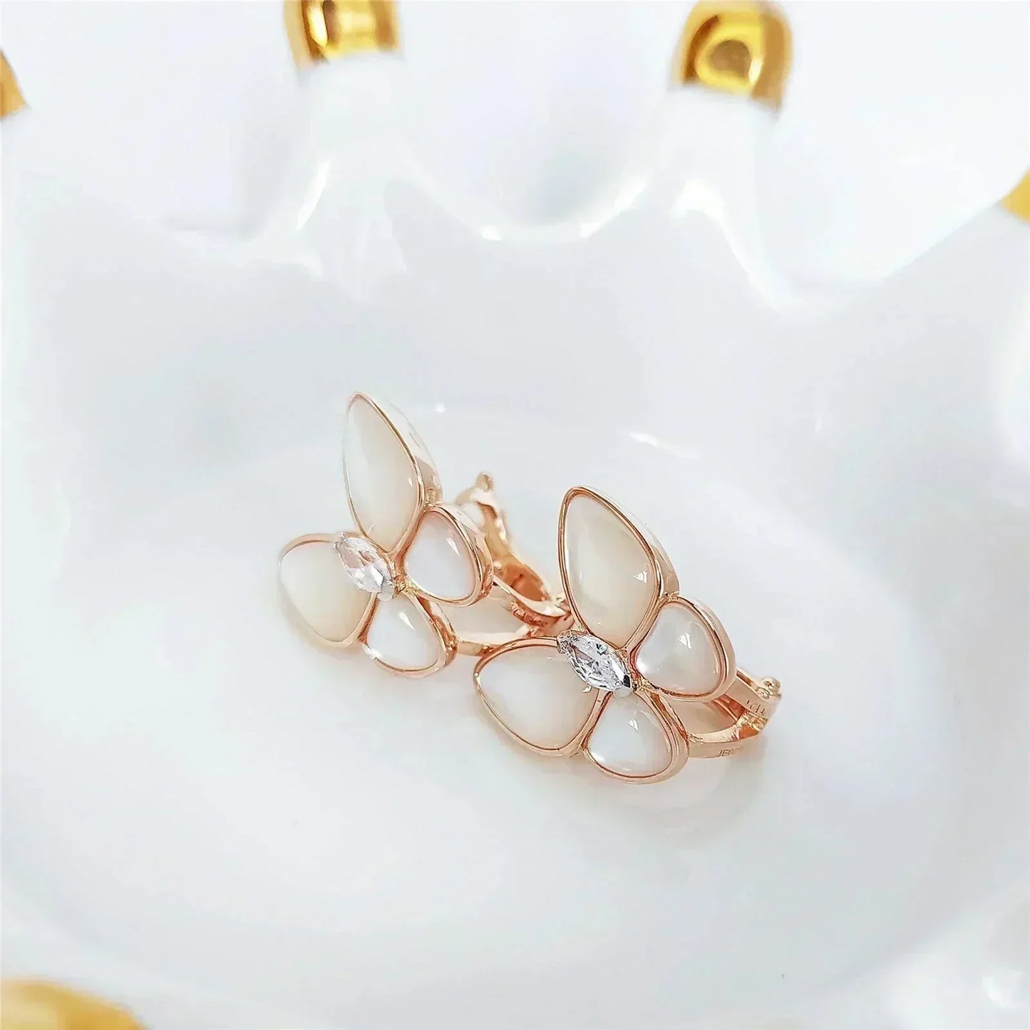 [BLUE TEARS]BUTTERFLY MOP DIAMOND EARRINGS