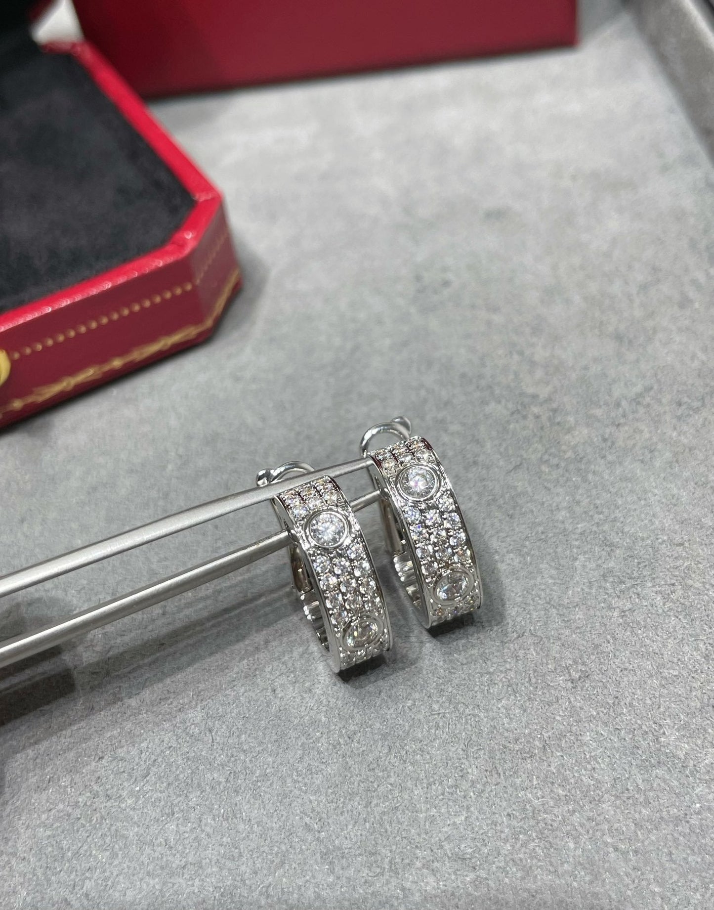 [BLUE TEARS]LOVE 5.5MM DIAMOND PAVED EARRINGS