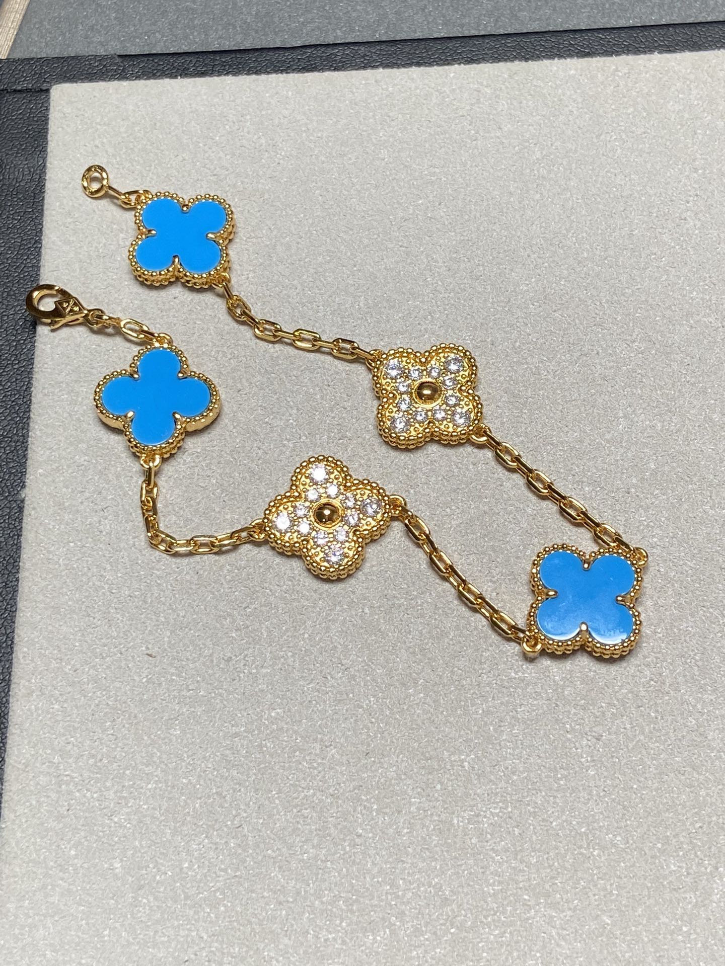 [BLUE TEARS]クローバー5モチーフ ブルーカルセドニー ダイヤモンド ゴールドブレスレット