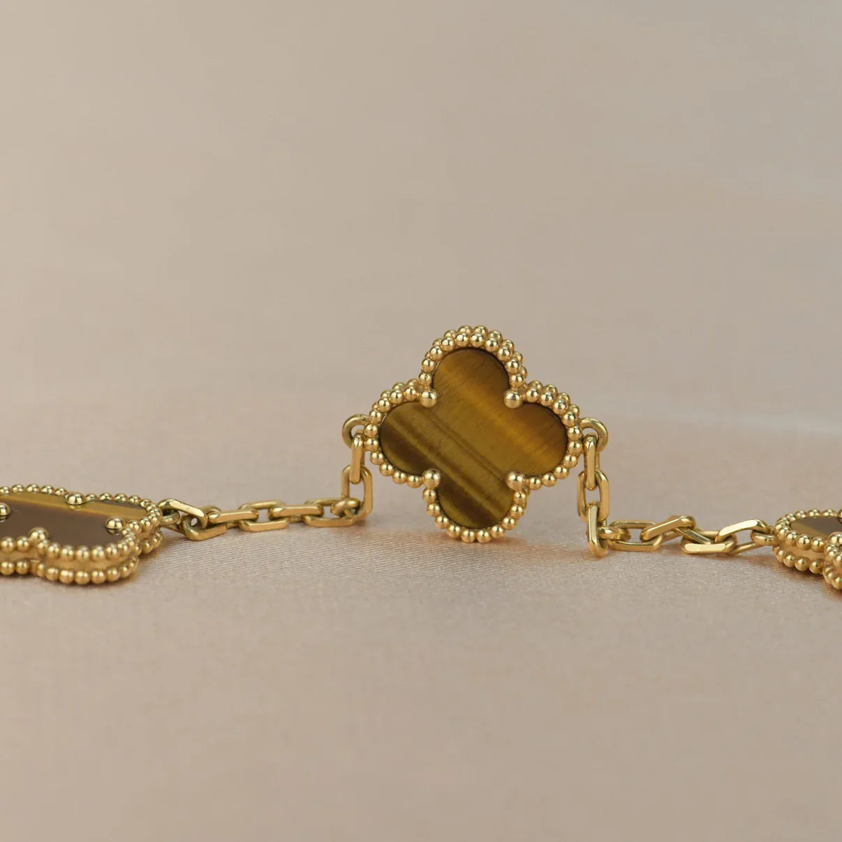 [BLUE TEARS] CLOVER 5 MOTIFS TIGER EYE BRACELET COLLECTION
