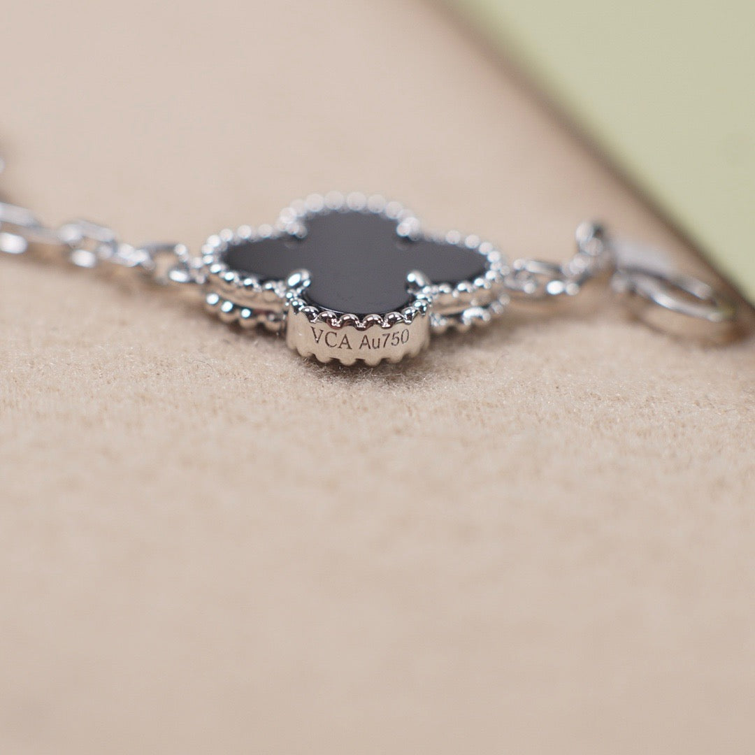 [BLUE TEARS] CLOVER 5 MOTIF ONYXS BRACELET COLLECTION
