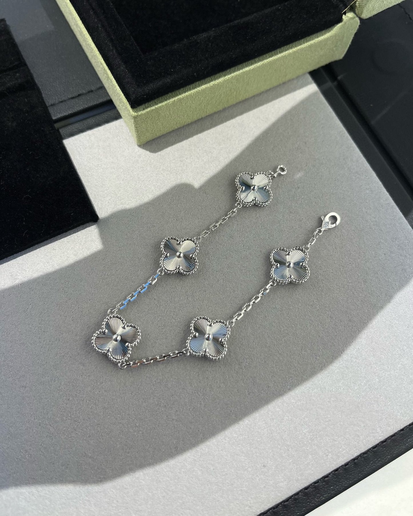 [BLUE TEARS] CLOVER 5 MOTIF LASER BRACELET COLLECTION